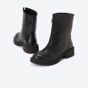 ZAHWA black zipped chunky leather half boots with front zipper closure